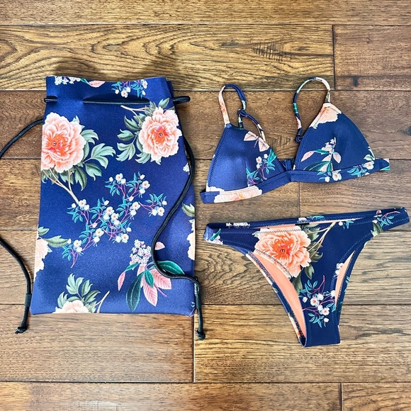 Triangl Navy Delilah Bikini w/ Bag Size Small - Picture 2 of 11